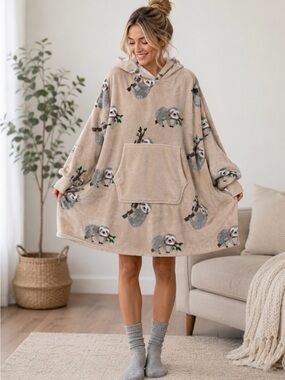 Dakota Fleece Cozy Oversized Fleece Hoodie Blanket  in Sloth Print